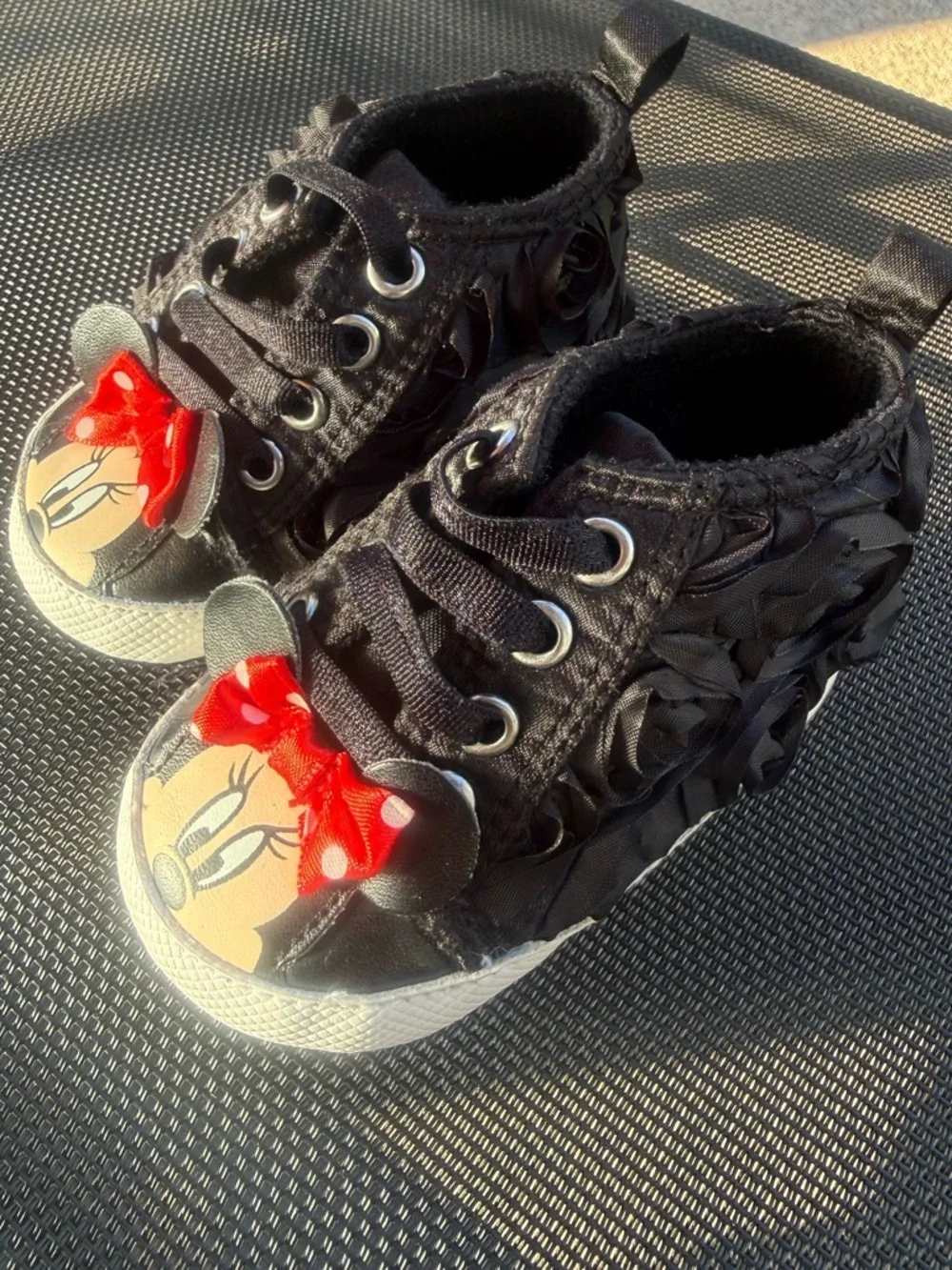 Disney Minnie Mouse Baby Soft Crib Shoes Hightop Sneakers Red Black Bow 6-9 mos